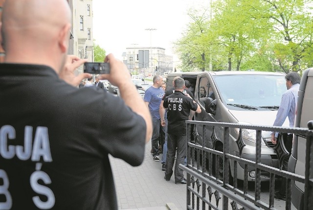 Przywódcy gangu z Inowrocławia zostali doprowadzeni do sądu w Bydgoszczy w maju 2013 roku. Pięciu osobom kilkakrotnie przedłużano areszt. Grupa mogła wyłudzić ponad 1,2 mln zł