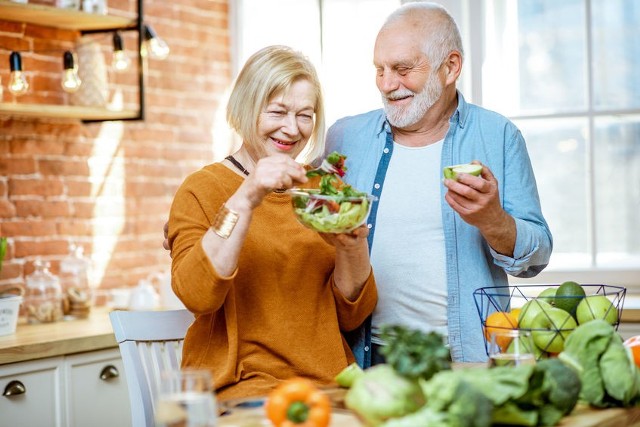 Zdrowe nawyki żywieniowe są najlepszym prezentem, jaki możemy sobie sprawić. Pamiętajmy o tym w Dniu Babci i Dziadka KLIKNIJ W STRZAŁKĘ