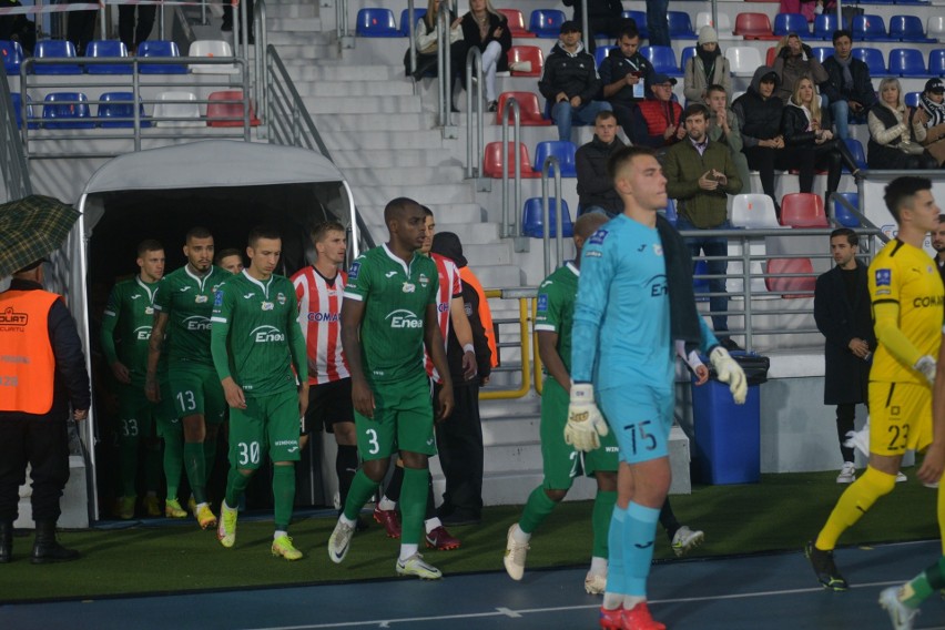 PKO BP Ekstraklasa. Radomiak Radom - Cracovia 0:2. Porażka zielonych po grze w osłabieniu. Zobacz zdjęcia