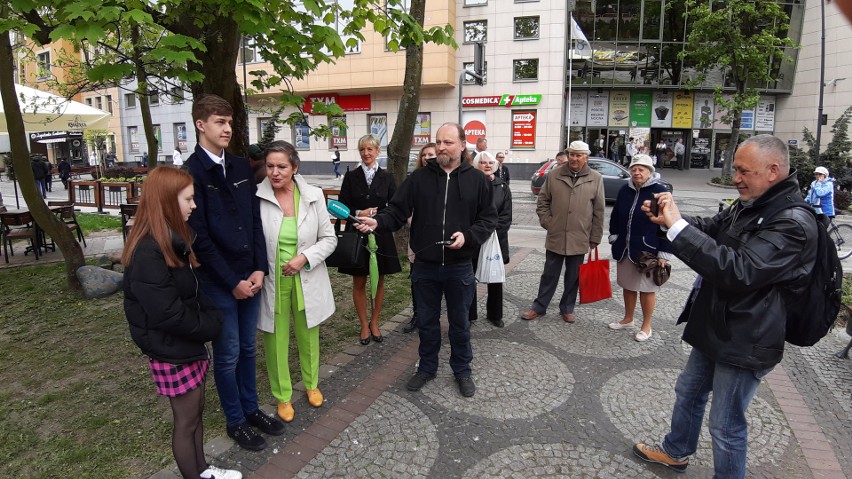 Posadzili wiśnię aby upamiętnić wstąpienie Polski do UE.