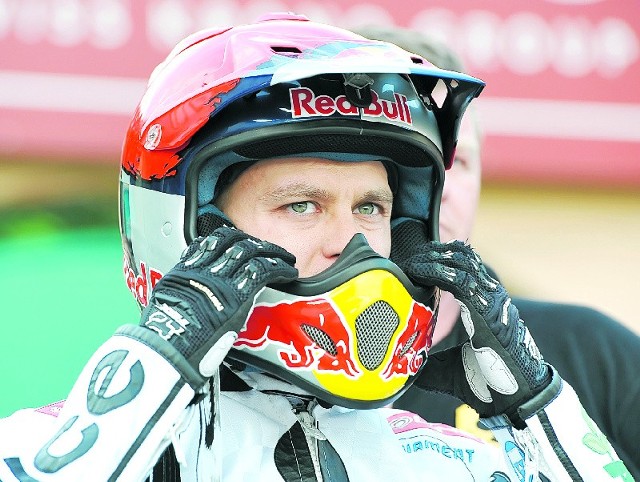 Jarosław Hampel rozpoczyna właśnie drugi sezon w barwach zielonogórskiej drużyny. "Mały&#8221; jest także filarem reprezentacji i czołową postacią w cyklu Grand Prix.