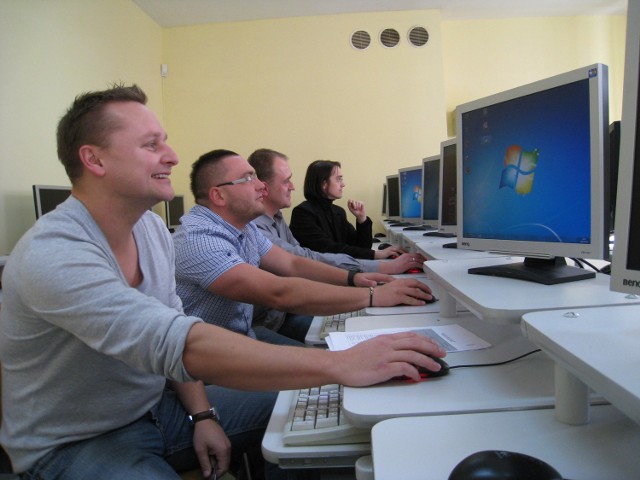 Aplikacja powstaje w odpowiedzi na rosnącą liczbę studentów z zagranicy - mówi Wojciech Duczmal, prorektor uczelni (z lewej).
