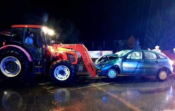 Wypadek na skrzyżowaniu w Rzeczniowie. Sprawca uciekł z miejsca zdarzenia