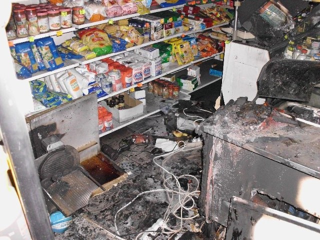 W spożywczym sklepie przy ulicy Wojska Polskiego w poniedziałek rano wybuchł pożar.