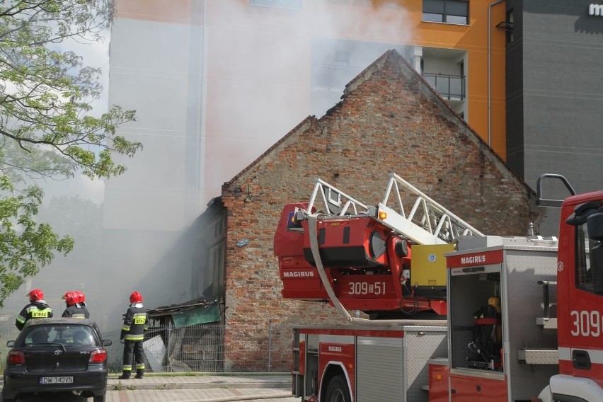 Pożar przy Opolskiej. 7 zastępów straży w akcji
