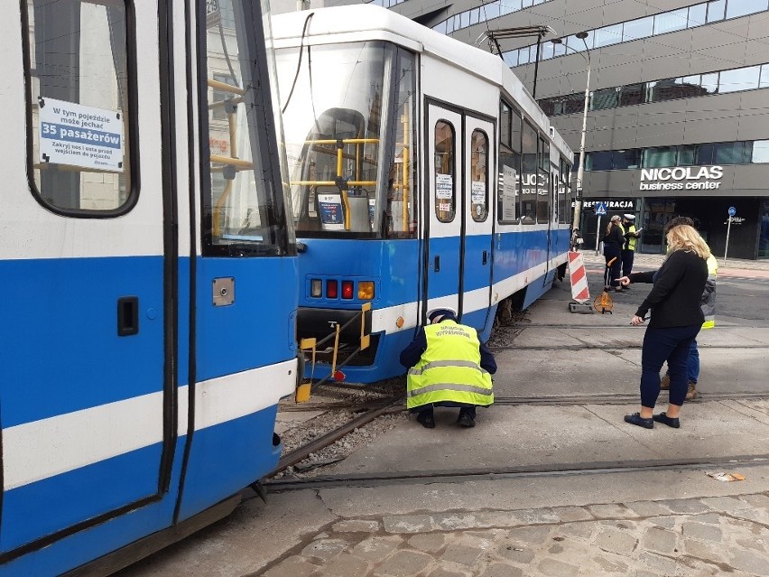 Wykolejenie tramwaju linii 3 we Wrocławiu 23.10.2020