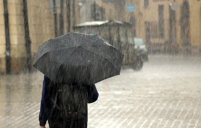 IMGW ostrzeżenia pogodowe: Intensywne opady deszczu w Małopolsce i na Podkarpaciu
