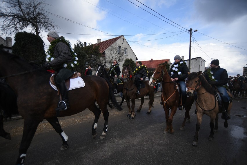 Procesja konna w Ostropie Wielkanoc 2015