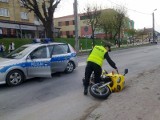 Zderzenie motocykla z samochodem w centrum Kozienic