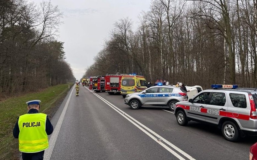 W Łopienniku Podleśnym autokar zjechał do rowu i przewrócił...