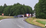Wypadek w gminie Nowe Miasto nad Pilicą. Samochód ciężarowy z naczepą wylądował w rowie. Droga była zablokowana