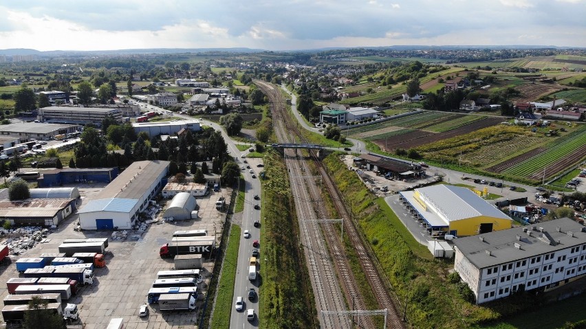 Rekordowe dofinansowanie na wiadukt w Batowicach. Jest szansa na przebudowę [ZDJĘCIA Z LOTU PTAKA]