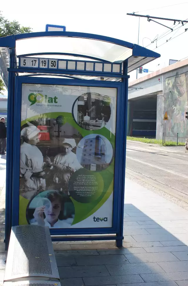 Wystawa jubileuszowych plakatów na przystankach przy ul. Mogilskiej w Krakowie