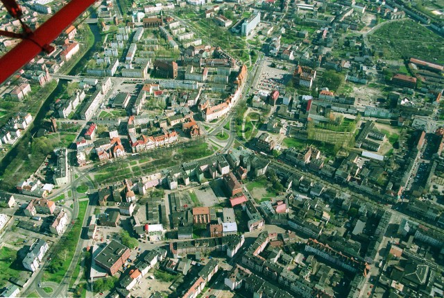 Przez 15 lat w Słupsku zmieniło się bardzo dużo. Jak wyglądało miasto na zdjęciach zrobionych z powietrza? Prezentujemy Wam unikatowe zdjęcia naszego fotoreportera.Zobacz także: Nocny przelot nad Słupskiem