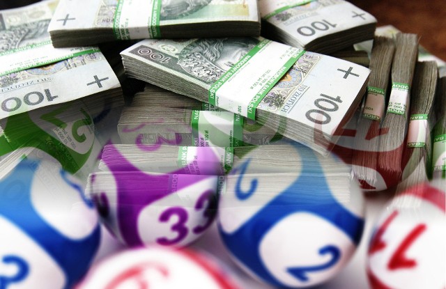 Wyniki losowania Lotto z 28.11.2019 będą znane około godziny 21.40. Sprawdź również wyniki Lotto Plus, Multi Multi, Ekstra Pensji, Mini Lotto, Kaskady, Super Szansy