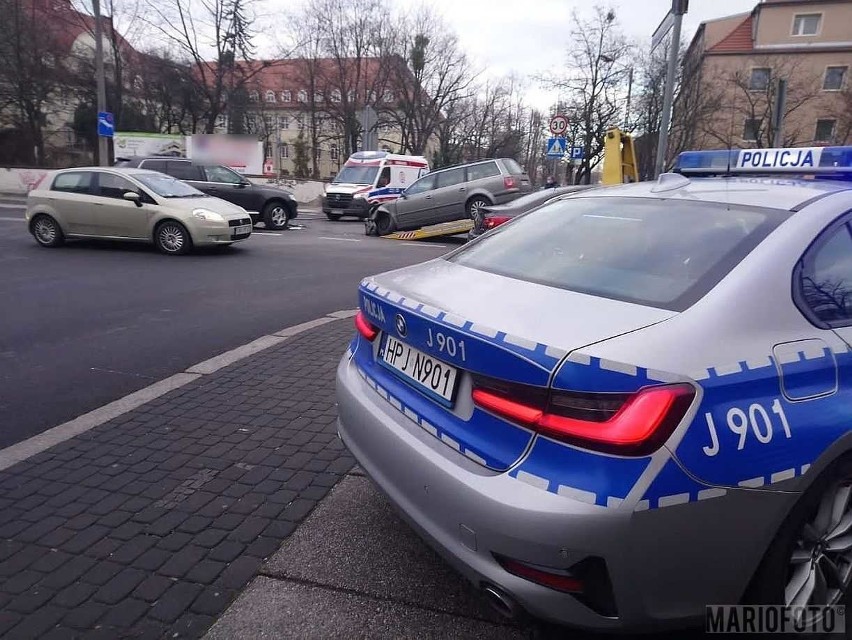 Zderzenie dwóch samochodów w Opolu.