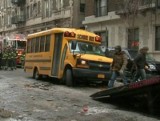 Zapadła się jezdnia na Manhattanie. Autobus szkolny wpadł do dziury