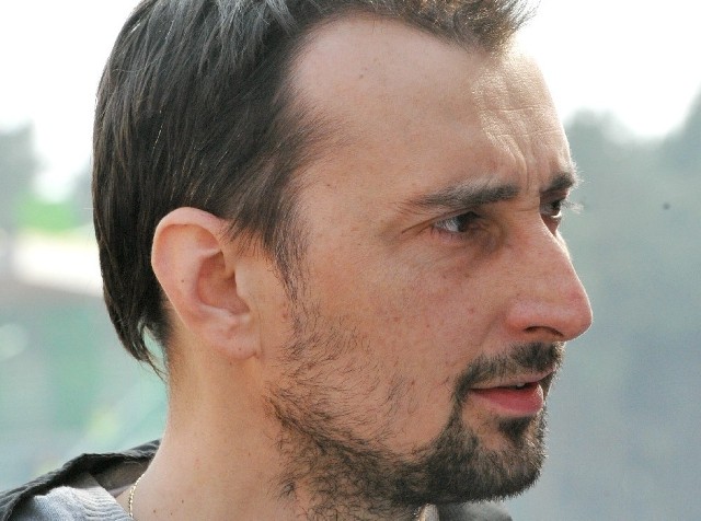 Rafał Dobrucki ma 36 lat. Były żużlowiec Polonii Piła, Unii Leszno i Stali Rzeszów. W zielonogórskim klubie na początku jako zawodnik, a od dwóch sezonów trener.