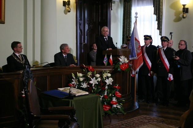 Śp. Lech Kaczyński 10 lat temu odebrał tytuł Honorowego Obywatela Nowego Sącza [ZDJĘCIA]