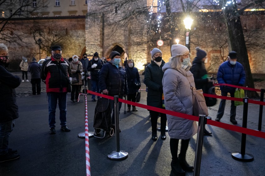 Rozdawanie karpia w Krakowie. W poniedziałek porcję pysznego...