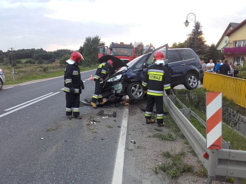 Wypadek w powiecie kieleckim. Cztery osoby w szpitalu