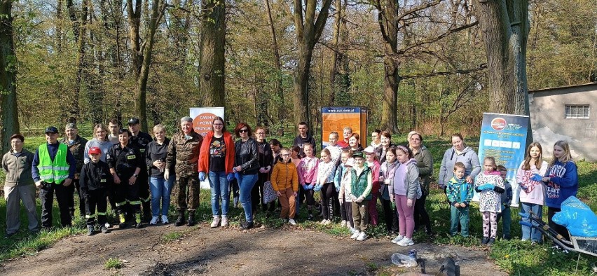 Sprzątanie parku w Szprotawie