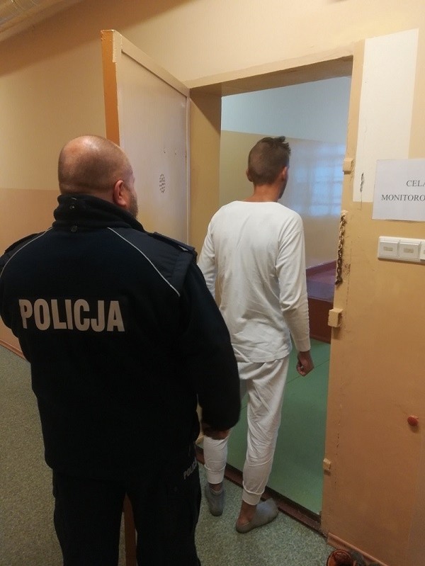 Policja zatrzymała 18-latka podejrzanego o podpalenie...