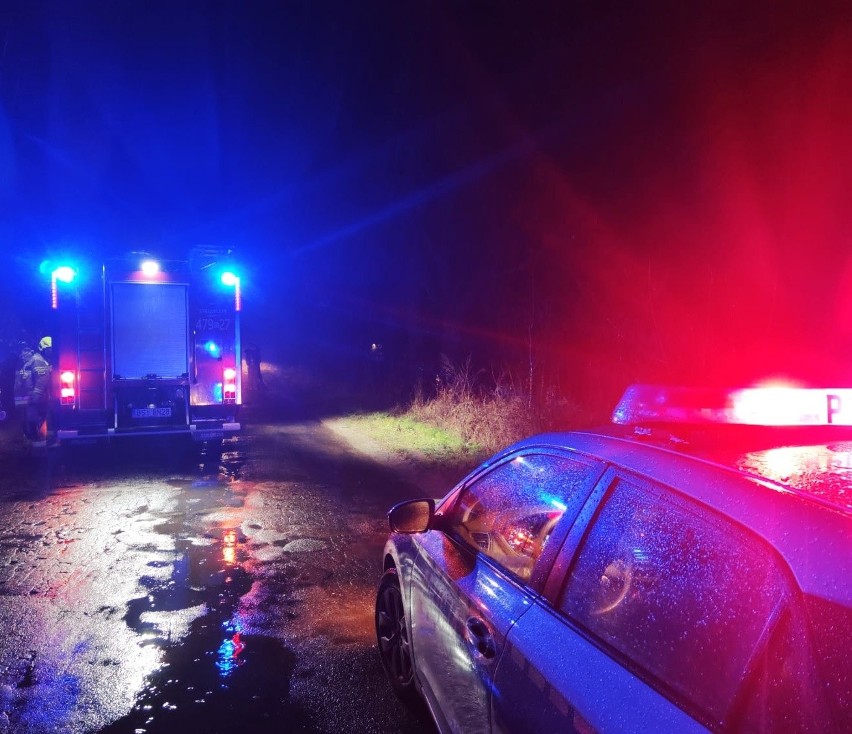 Śmiertelny wypadek w miejscowości Poniaty. BMW dachowało na drodze Ciechanowiec - Perlejewo. Zginął 19-latek [ZDJĘCIA]