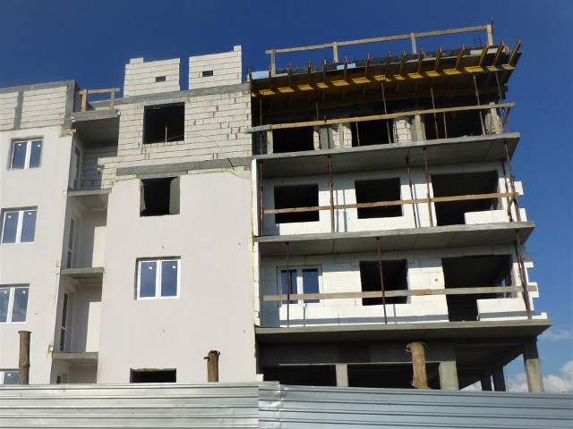 Budowa mieszkańMieszkania w ramach programu Mieszkanie Plus mają być znacznie tańsze od tych dostępnych na tradycyjnym rynku.