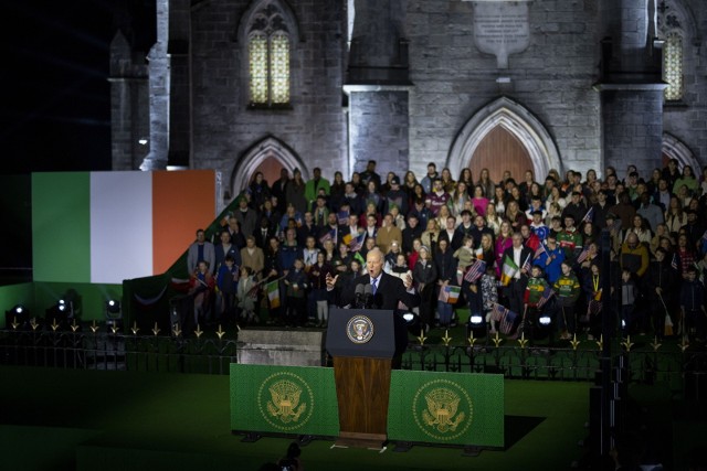 Prezydent USA Joe Biden odwiedził miasto swoich przodków w Irlandii
