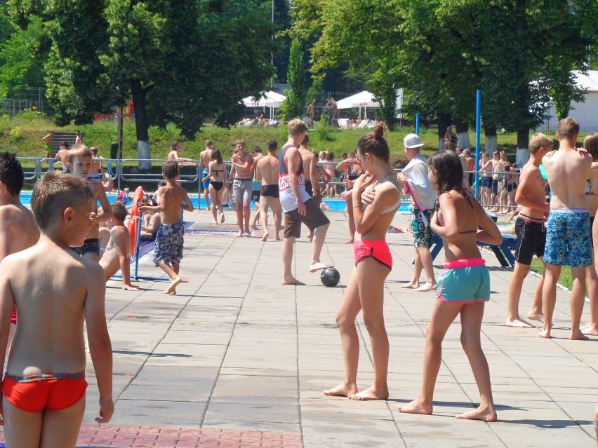 Basen w Bytomiu przy ul. Wrocławskiej - 29.06.2016. Zobacz, jak wypoczywano [ZDJĘCIA]