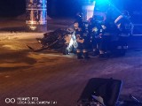 Poznań: Wypadek na Mieszka I. Auto rozbiło się na słupie wiaduktu [ZDJĘCIA]