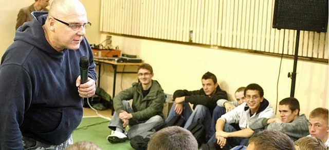 Piotr Stępniak na wczorajszym spotkaniu z uczniami Zespołu Szkół Technicznych w Rzeszowie.
