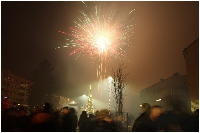 Z muzyką, tańcem i wystrzałami korków od szampana Mońki...