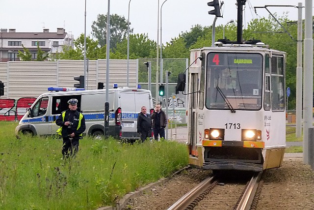 24-letnia kobieta wpadła pod tramwaj na Zgierskiej