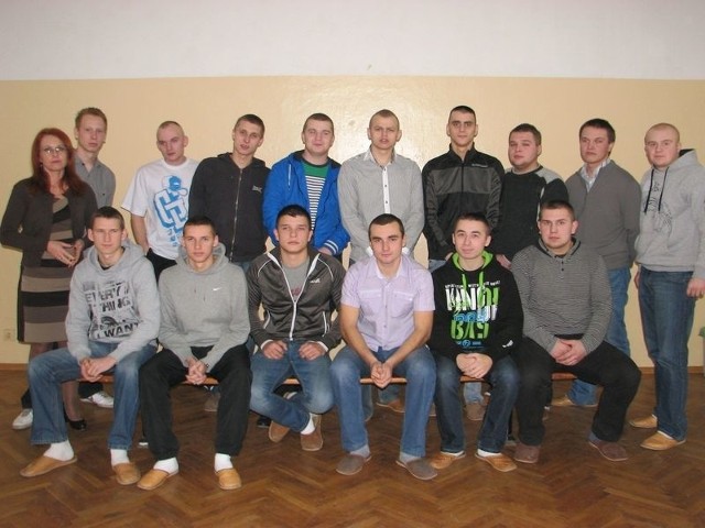 Marcin Bąk, Jan Brejnak, Patryk Domalewski, Michał Gregorek, Wojciech Kalata, Sebastian Kalupa, Paweł Kowalewski, Damian Kowalski, Paweł Morawski, Mariusz Podbielski, Grzegorz Polakowski, Bartłomiej Staniaszek, Zbigniew Strzeszewski, Michał Szerściennikow, Kamil Szumiński, Paweł Wareszczuk, Damian Żochowski.Wychowawczyni: Marta Ogrodnik.