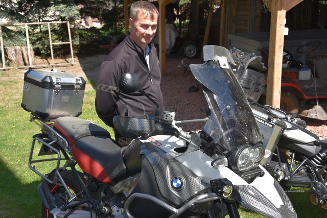 Ksiądz proboszcz Grzegorz Roszczyk i jego BMW 1200 Adventure, niezawodny „towarzysz” podróży po Europie.