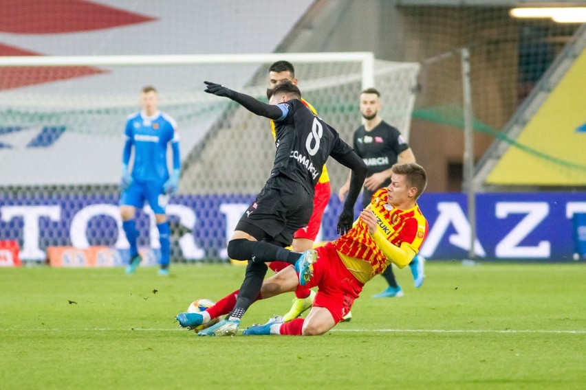 Jakub Żubrowski, pomocnik Korony Kielce: - Nie ma co ryzykować zdrowia swojego oraz bliskich przez potencjalne zakażenia [WIDEO]