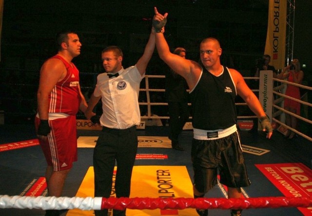 Reprezentant Rushh Kielce Patryk Brzeski już w pierwszej rundzie posłał na deski Silmaroza Arinova z Azerbejdżanu i wygrał pojedynek.