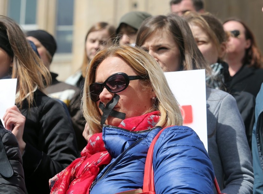 Manifestacja Dziewuch w Szczecinie. "Te miliony kobiet to nie zdziry!"