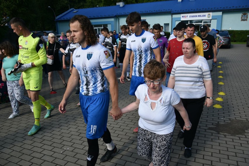 4 liga podkarpacka. W meczu bez ciśnienia JKS Jarosław rozgromił Igloopol Dębica, chociaż lepiej zaczęło się dla gości [ZDJĘCIA]