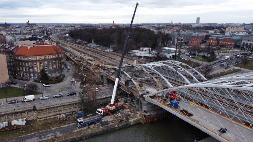 Coraz bliżej do zakończenia budowy mostów kolejowych nad Wisłą ZDJĘCIA