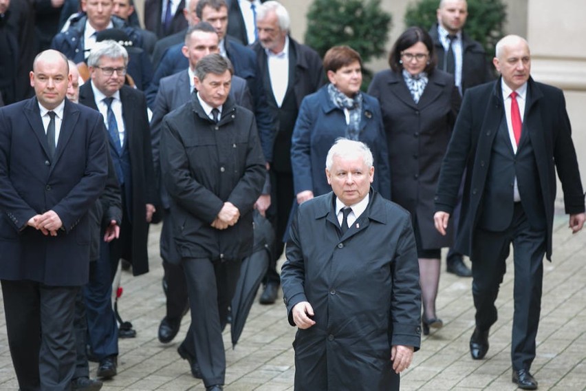 Rocznica pogrzebu pary prezydenckiej na Wawelu [ZDJĘCIA]