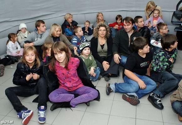 W niedzielę wiele osób zaglądało do planetarium ustawionego przy głównym wejściu do Forum.