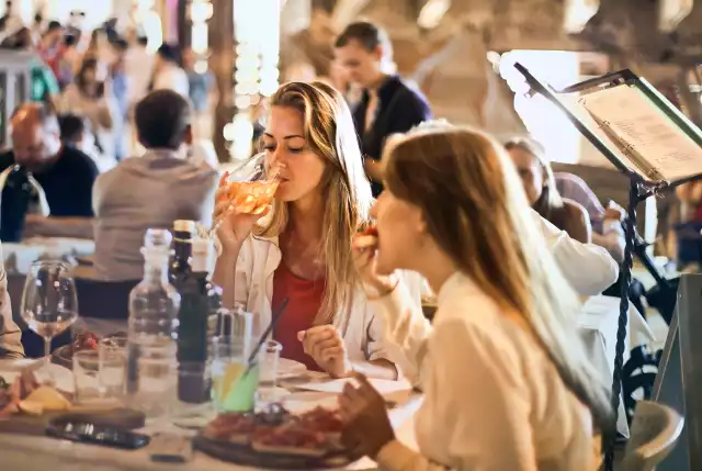 Postanowiliśmy więc sprawdzić, jakie są najtańsze, a zarazem najlepsze knajpki i restauracje w Lubuskiem. Tutaj zjecie dobrze i tanio! Tak twierdzą internauci, którzy na portalu TripAdvisor ocenili te lokale najlepiej >>> ZOBACZ RÓWNIEŻ:  TOP 15 NAJLEPSZYCH PIZZERII W LUBUSKIEM. TU PO PROSTU TRZEBA ZJEŚĆ