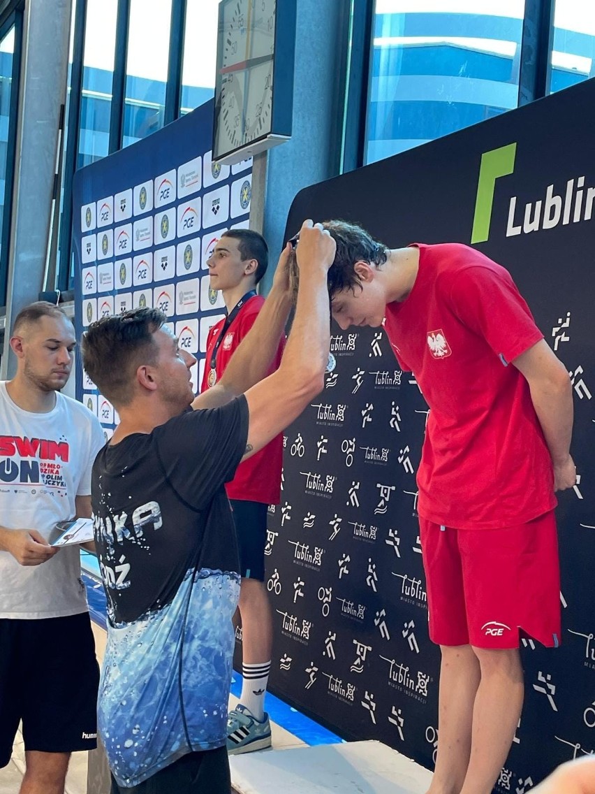 Uwaga pływacki talent! Miłosz Świderski z Jedynki Łódź multimedalistą mistrzostw Polski