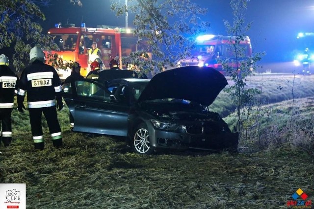 W piątek, 1 listopada przed godz. 4 na trasie Kuklinów - Lutogniew niedaleko Krotoszyna doszło do wypadku z udziałem samochodu osobowego marki BMW. Ranne zostały cztery osoby . Zobacz więcej zdjęć z miejsca wypadku -----> 