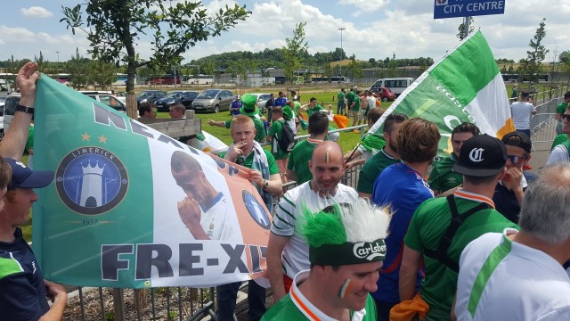 Kibice Francji i Irlandii na ulicach Lyonu głośni byli już na długo przed rozpoczęciem spotkania o ćwierćfinał Euro 2016. Zobacz fotorelację z Lyonu!