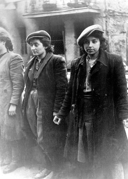 Małka Zdrojewicz Horenstein (po prawej) przeżyła Majdanek i...