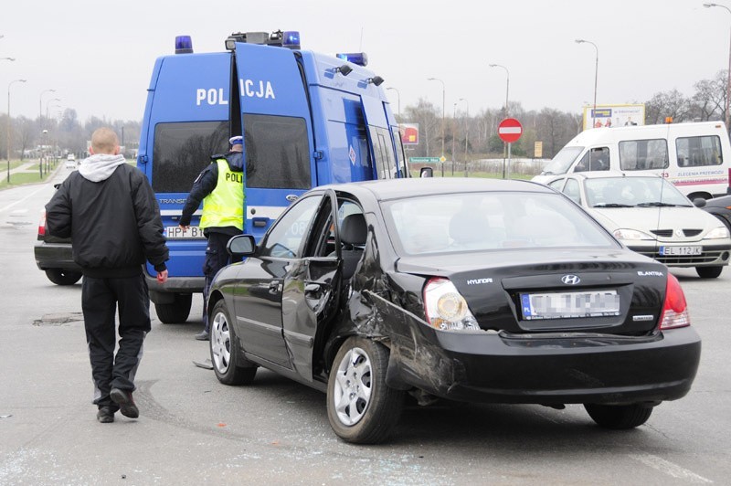 Dąbrowskiego/Lodowa: Wypadek na skrzyżowaniu (wideo)